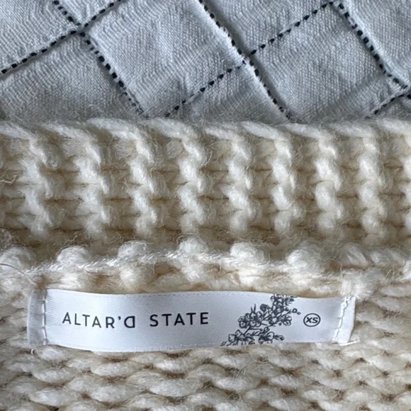 Altar’d State Cream Cardigan with Pink Bow Details Sz XS - Picture 3 of 3